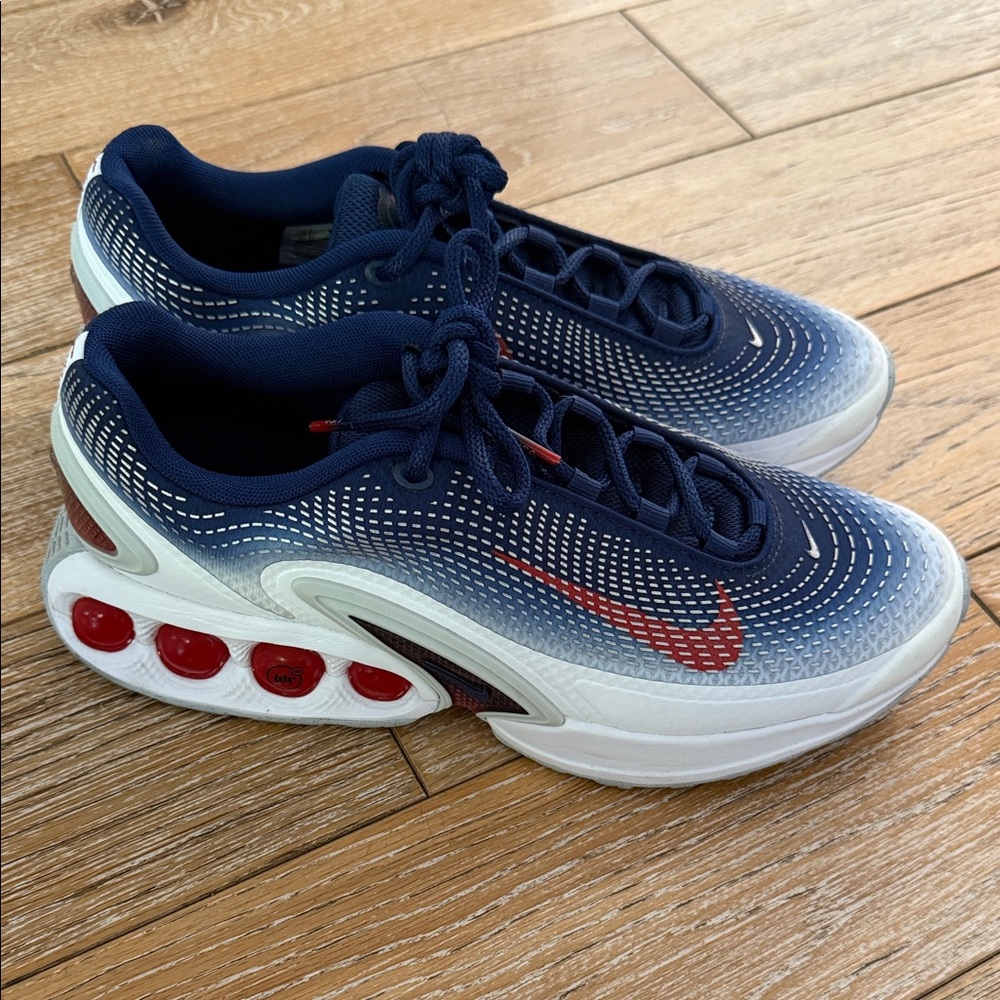 Men’s 8.5 Nike Air Max DN USA worn once